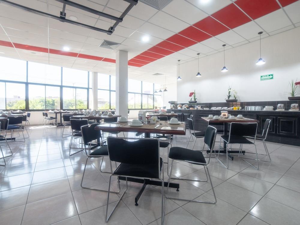 Capital O Hotel Casa Real Celaya Celaya  Ngoại thất bức ảnh