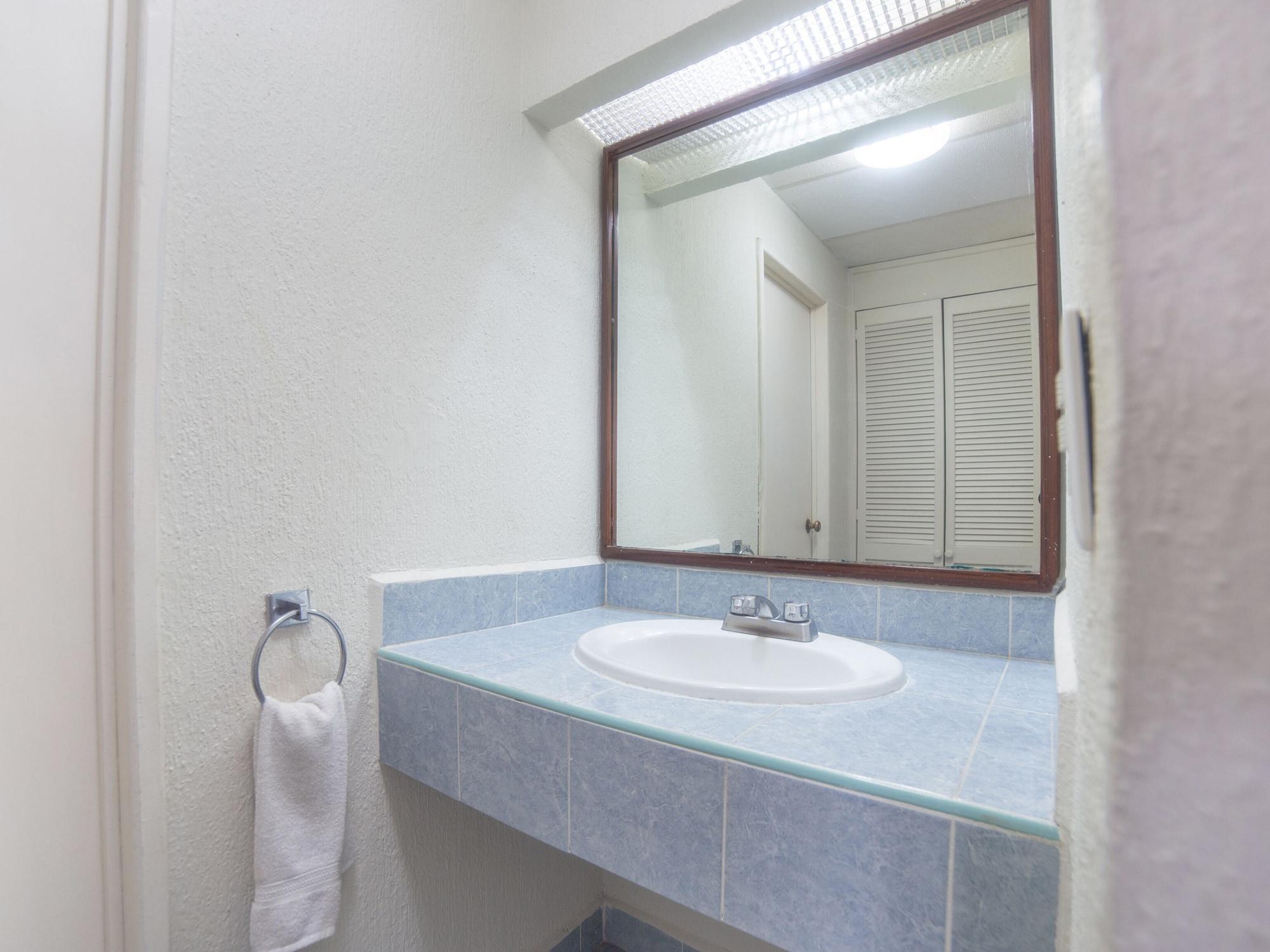 Capital O Hotel Casa Real Celaya Celaya  Ngoại thất bức ảnh