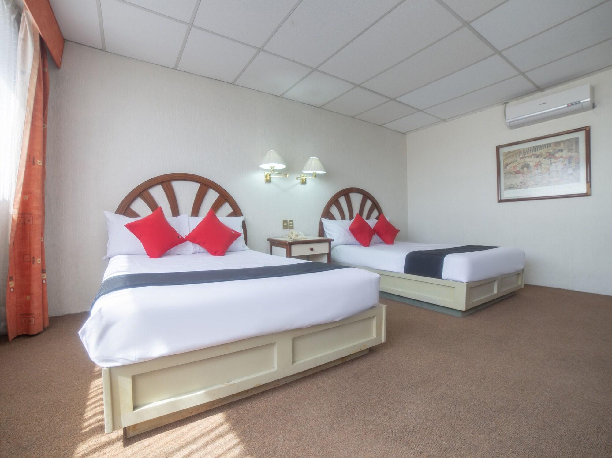 Capital O Hotel Casa Real Celaya Celaya  Ngoại thất bức ảnh