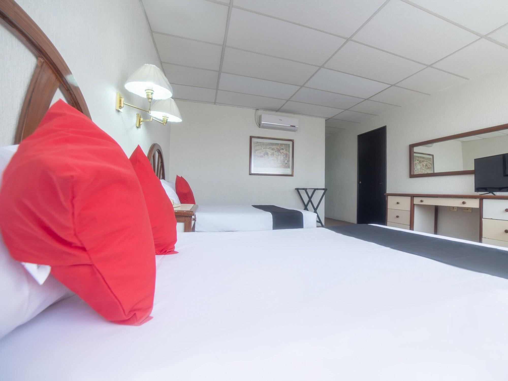Capital O Hotel Casa Real Celaya Celaya  Ngoại thất bức ảnh