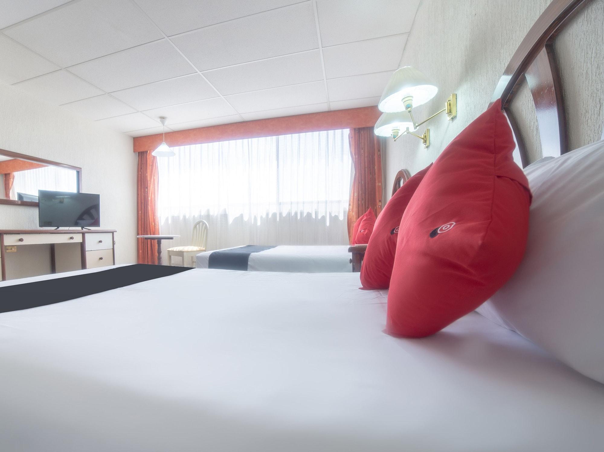 Capital O Hotel Casa Real Celaya Celaya  Ngoại thất bức ảnh