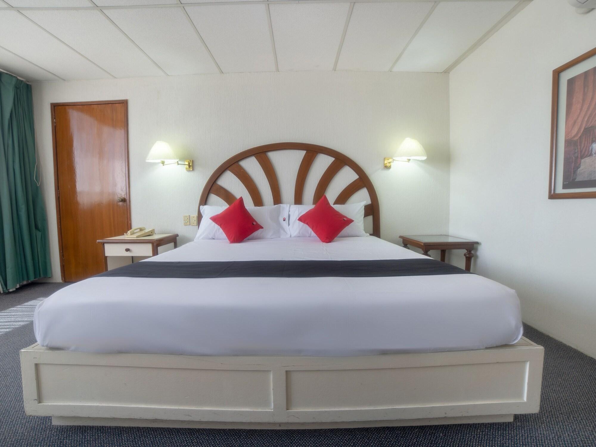 Capital O Hotel Casa Real Celaya Celaya  Ngoại thất bức ảnh