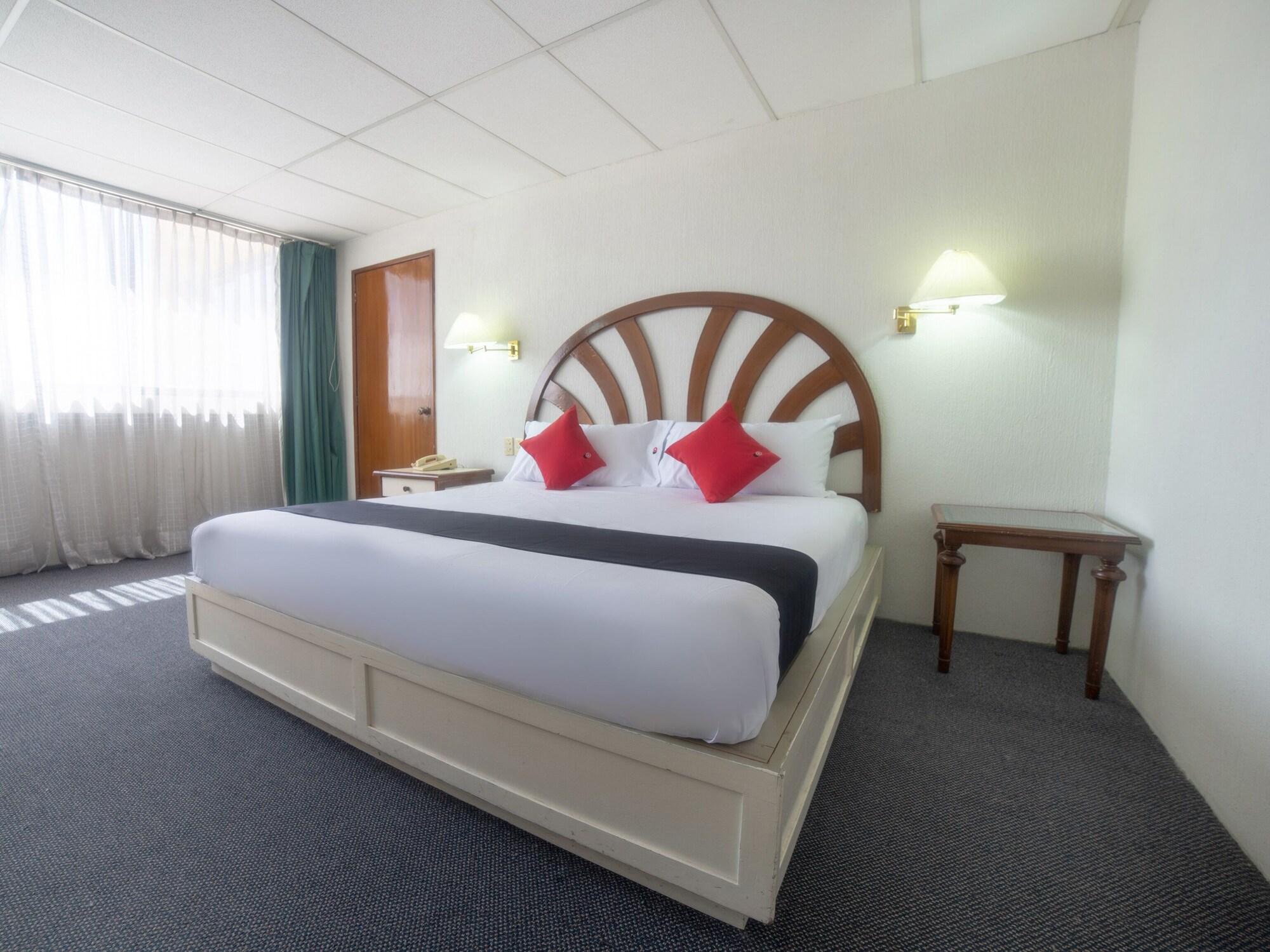 Capital O Hotel Casa Real Celaya Celaya  Ngoại thất bức ảnh