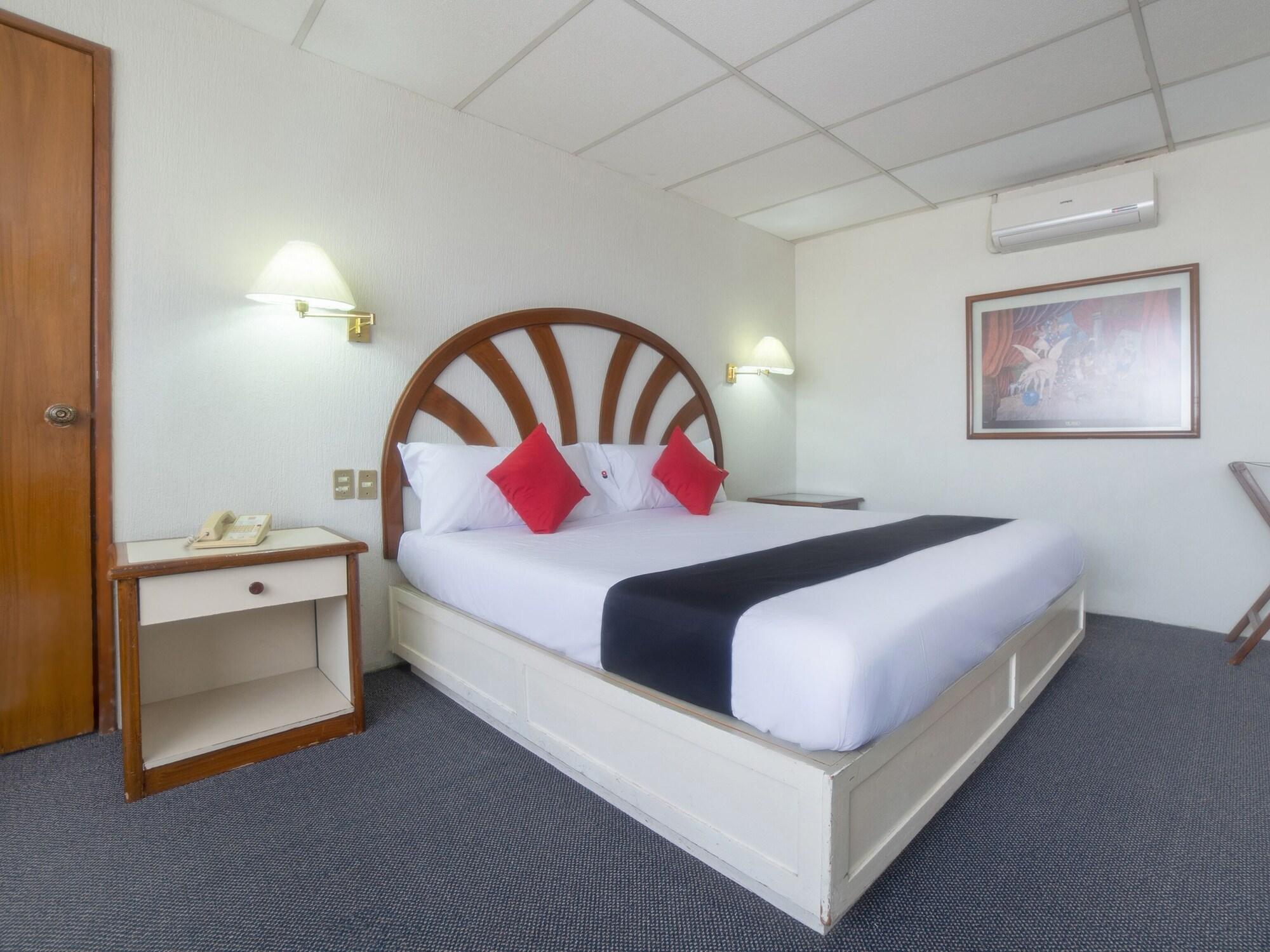 Capital O Hotel Casa Real Celaya Celaya  Ngoại thất bức ảnh