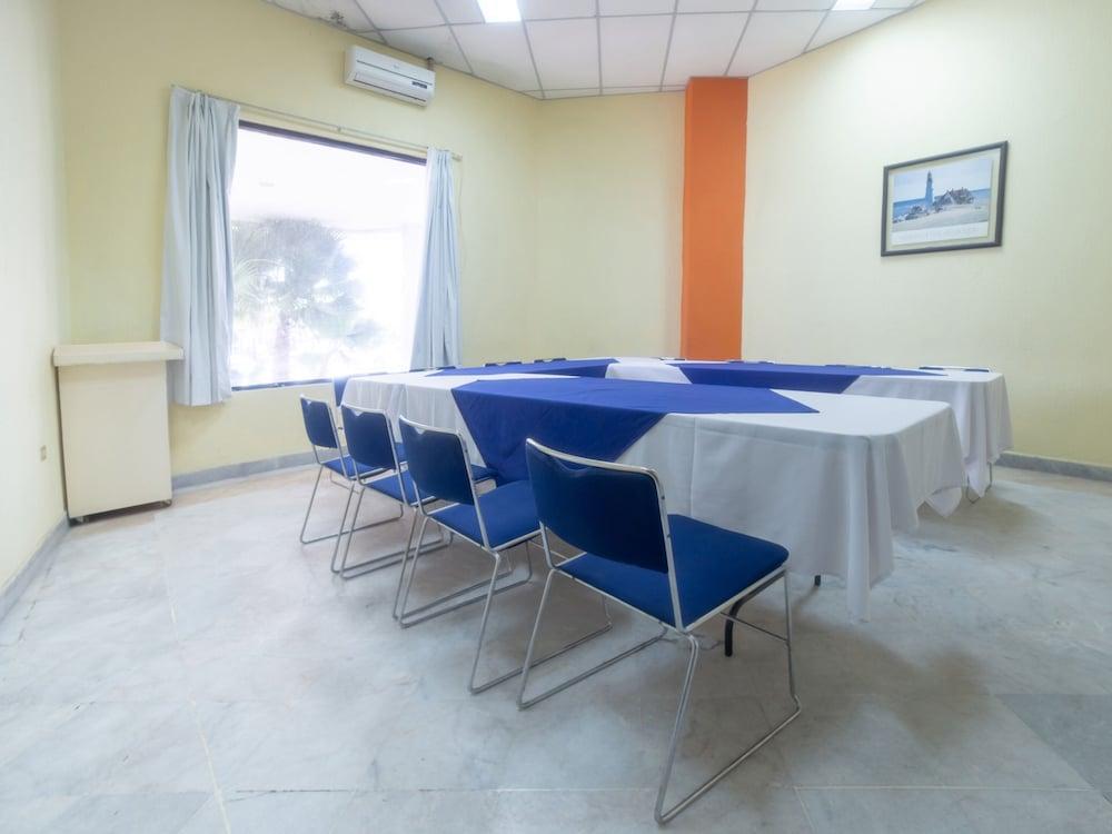 Capital O Hotel Casa Real Celaya Celaya  Ngoại thất bức ảnh