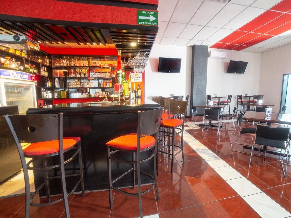 Capital O Hotel Casa Real Celaya Celaya  Ngoại thất bức ảnh