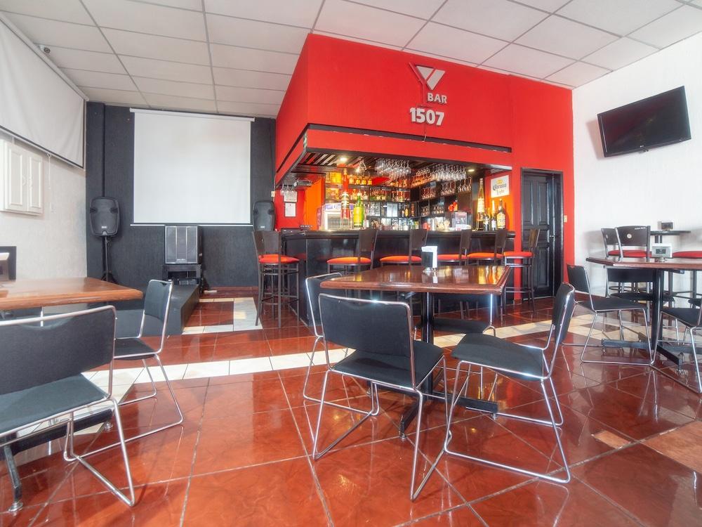 Capital O Hotel Casa Real Celaya Celaya  Ngoại thất bức ảnh